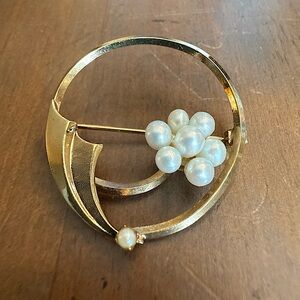 Catamore Vintage Elegant Gold and Faux Pearls.  1950s-1970s Era